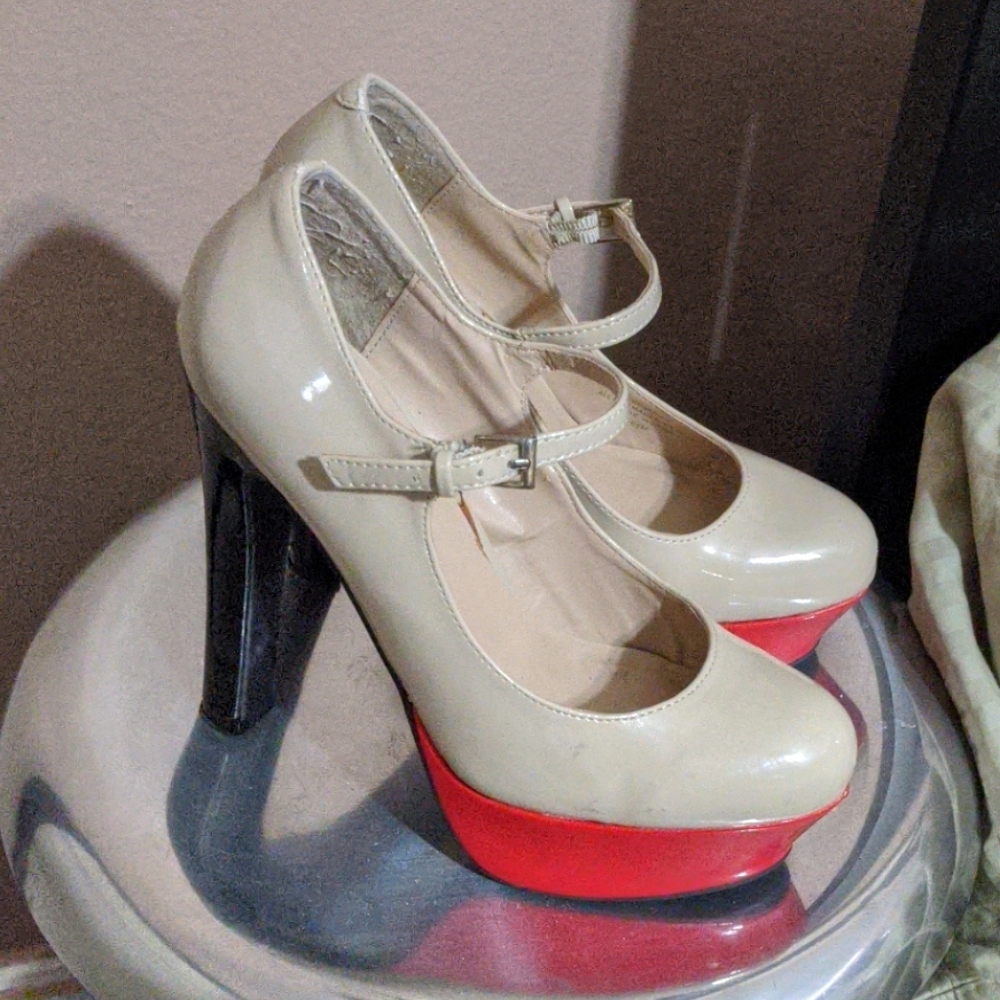 G by Guess nude pumps